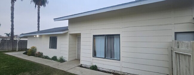 Vista lateral - 5516 Ramona Ct