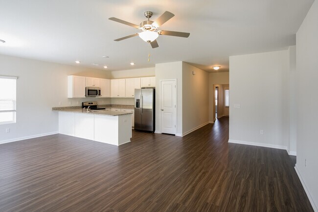 Photo - 332 Augustine Dr