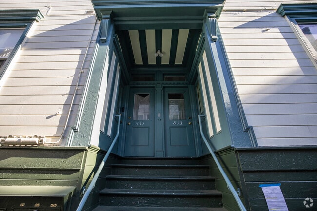 Entrada - 829-833 Union St