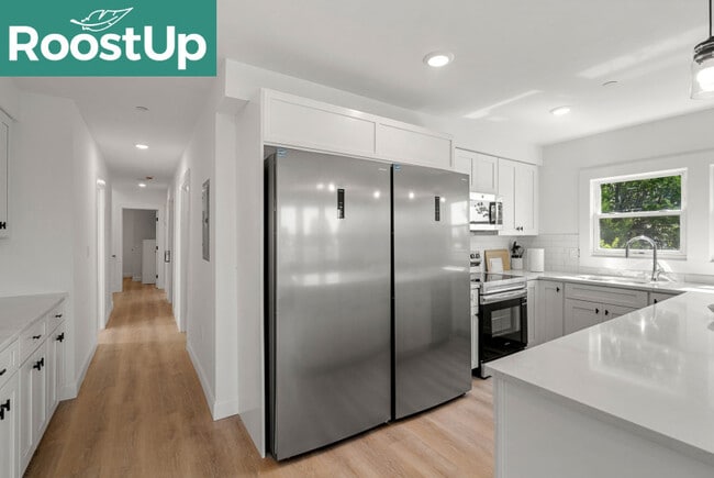 Photo - RoostUp Furnished Private Bedroom with Pri...