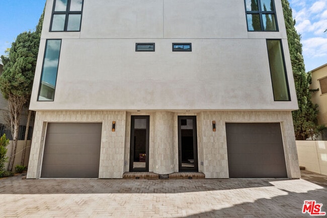 Building Photo - 426 Arnaz Dr Rental