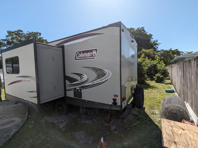 Photo - 6501 Plunkett St