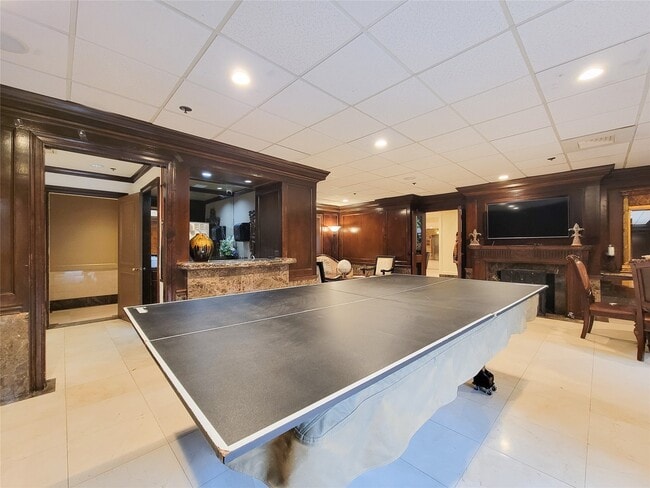 Building Photo - 3525 Sage Rd Unit 908