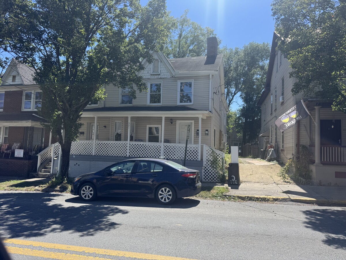 Photo - 321 W Race St Unit D