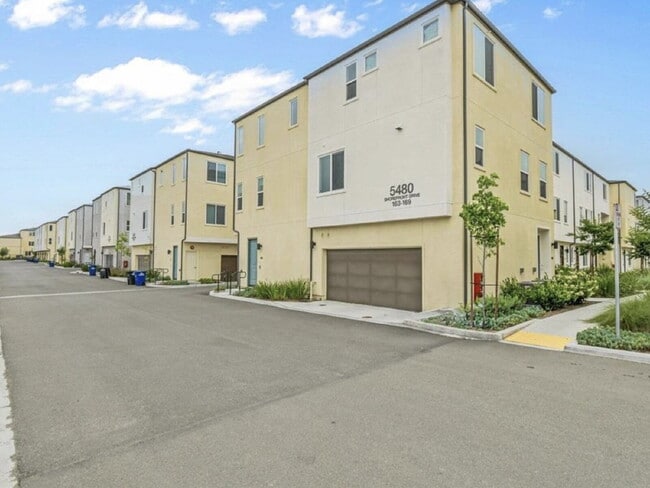 Photo - $4,500 - 4 Bed / 3.5 Bath Townhome in La Brisa Community of San Ysidro Unit 163