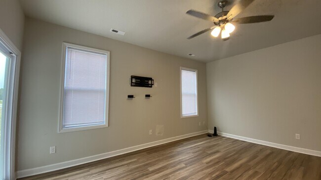 Photo - 304 Otis Cv Ln