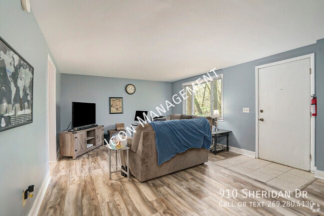 Building Photo - 910 Sheridan Dr Rental