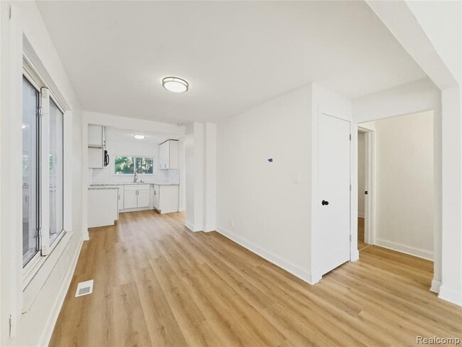 Photo - 329 W Muir Ave