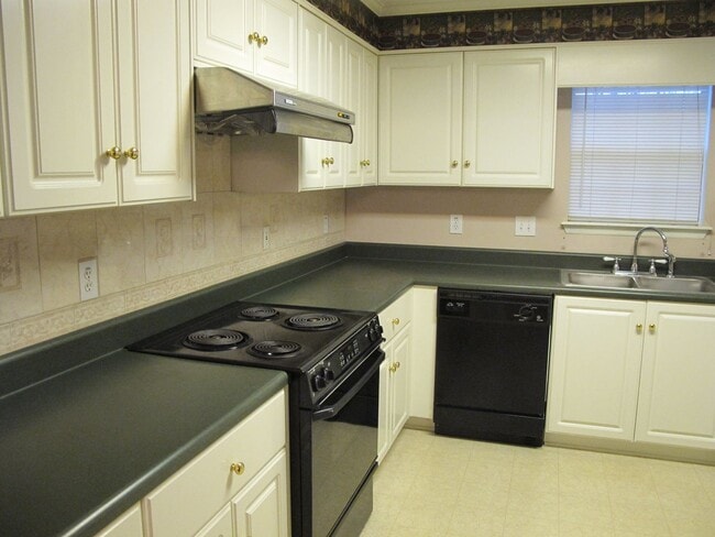 Photo - Spacious home Corner Lot, Walk to Stallings Island School