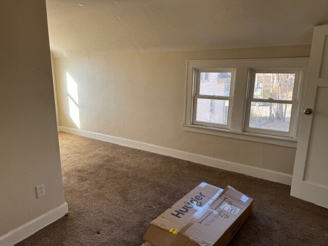 1 large bed 1 bath upper plus bonus room - 1 large bed 1 bath upper plus bonus room Apartment Unit Upper