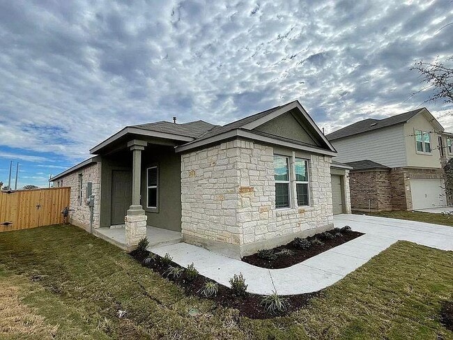 Photo - 1009 Wolseley Cv