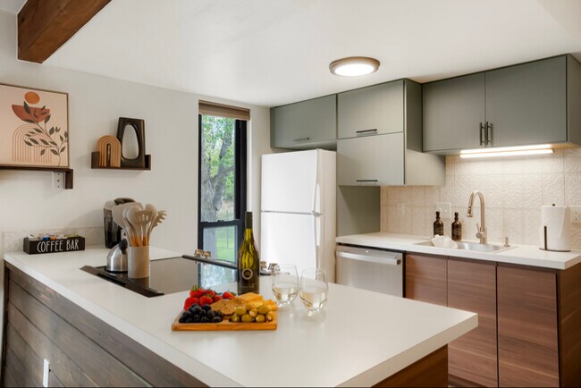 Photo - 625 Manhattan Pl Rental