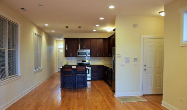 Photo - 1401 W Altgeld St Unit 2