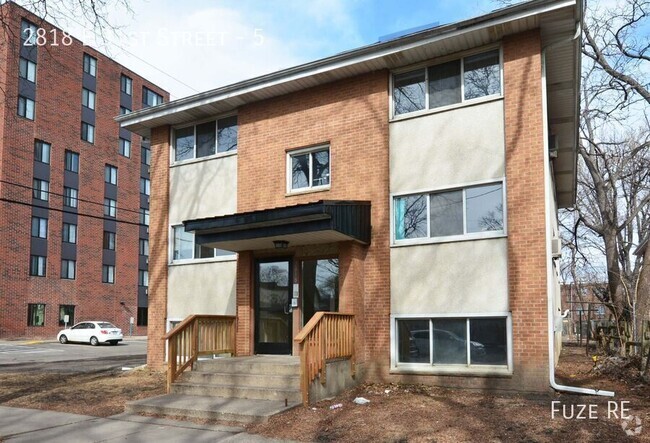 Building Photo - **Move In Special!** Spacious 2-Bedroom Up... Unit 5 Rental