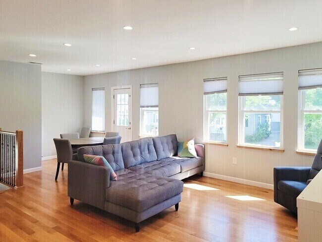 576 Lagrange St Unit 576