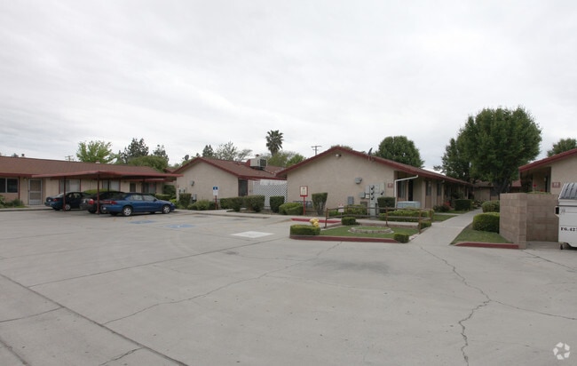Parkwood Estates - Parkwood Estates Apartments
