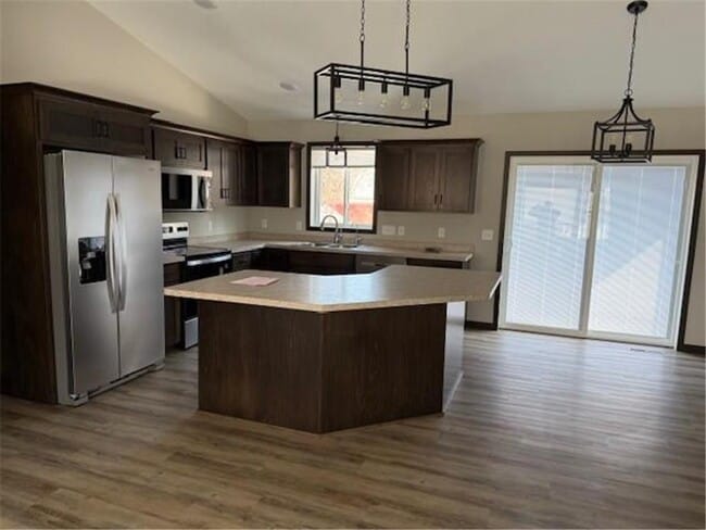 Photo - 614 Dillon Ave N