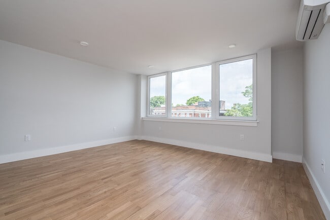 Building Photo - 330 Harvard St Rental