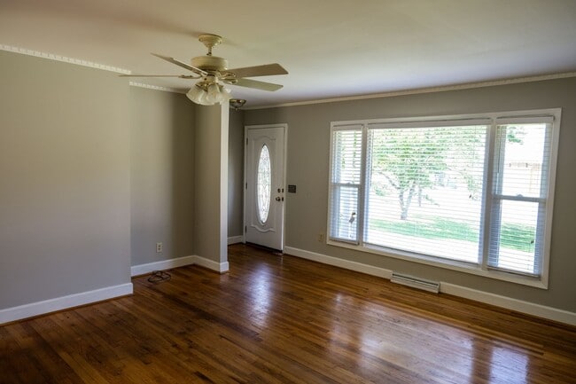 Photo - 3 Bedroom, 2 Bath house with fenced yard!