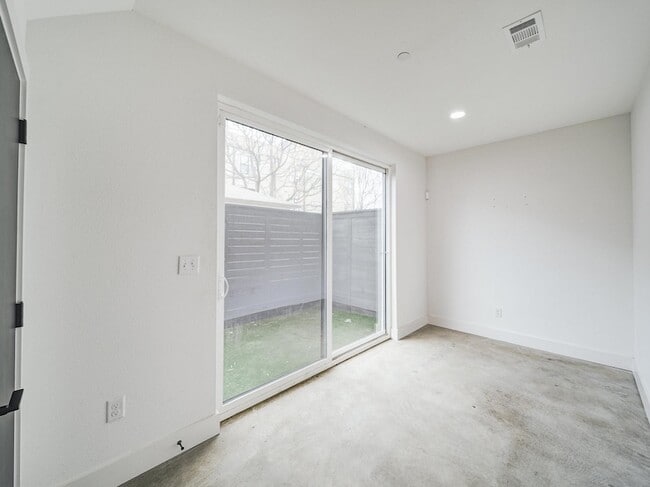 Photo - 2916 Hawthorne Ave Unidad 102