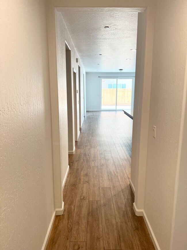 Photo - 4 br, 2 bath House - 6151 E Adena Ave