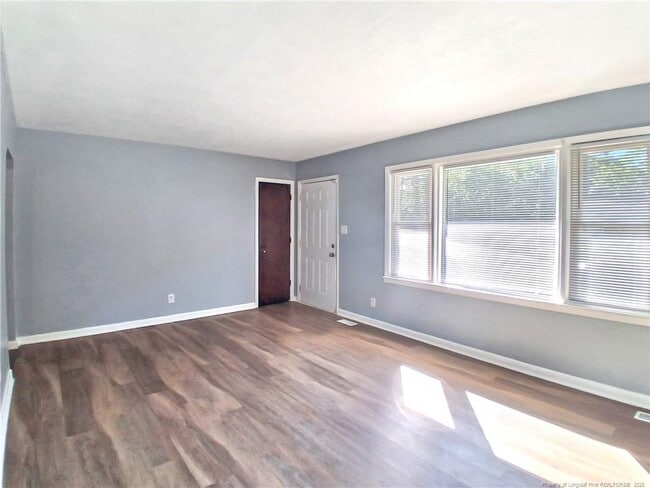 Photo - 1086 Essex Pl