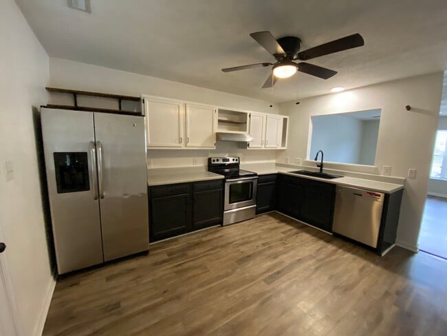 Photo - 326 Bracken Pl