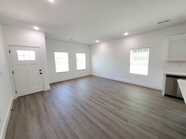 Photo - 818 Berry Rd