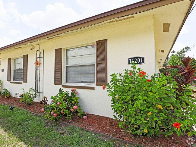 Building Photo - Duplex Fort Myers 14201 Unit 14201 Old Olga Rd. Fort Myers, Fl 33905 Rental