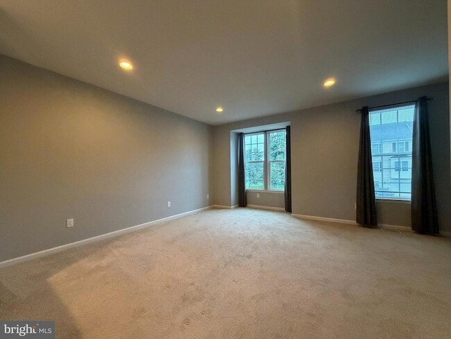 2102 E Oak Rd