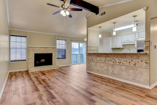 Photo - 914 W Washington St E