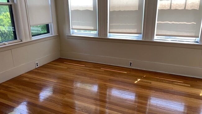 Photo - 529 Pleasant St Unit A