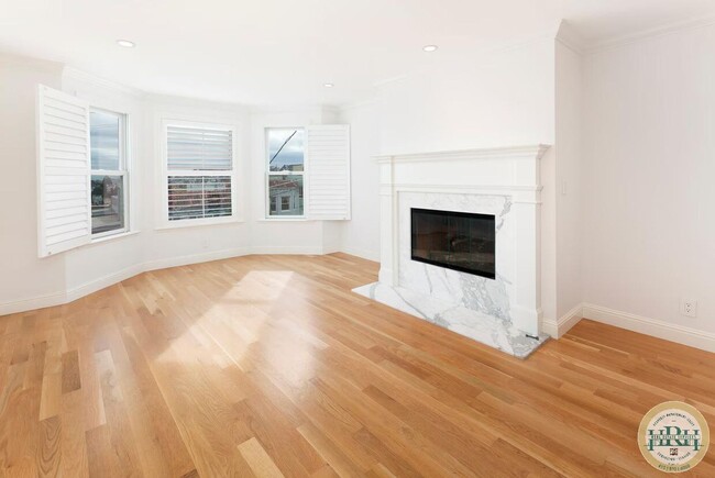 Building Photo - Spacious 2-Bedroom Condo with Private Roof...