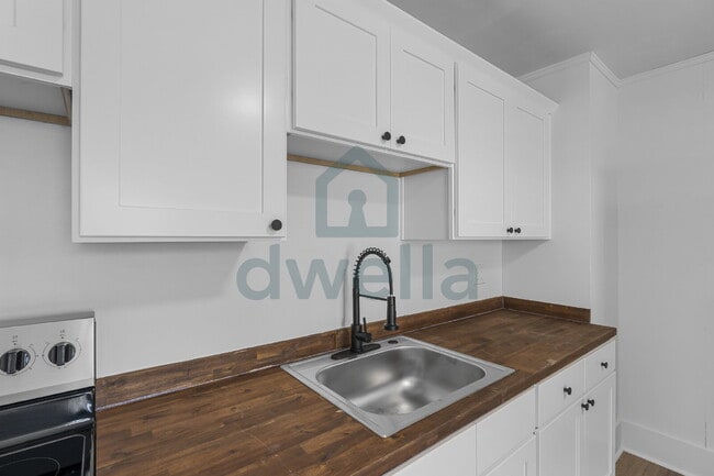 Photo - LOCATION, LOCATION, LOCATION!!! 3-Bedroom RENOVATED Rental Home-UNMATCHED CONVENIENCE!