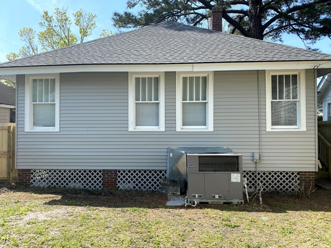 Parte trasera de la casa/aire acondicionado - 228 E 52nd St