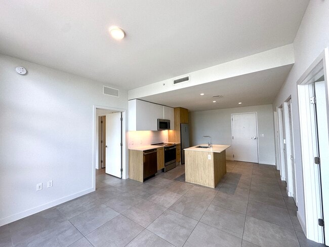 Building Photo - 3030 NW 1st Ave Unit B12