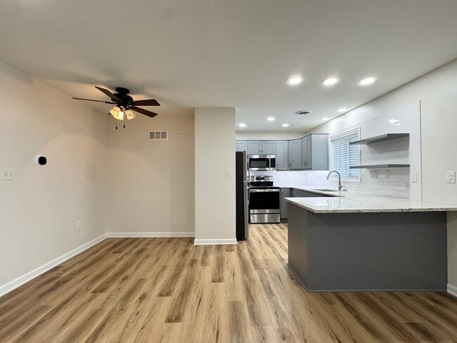 Photo - 517 Gillis St