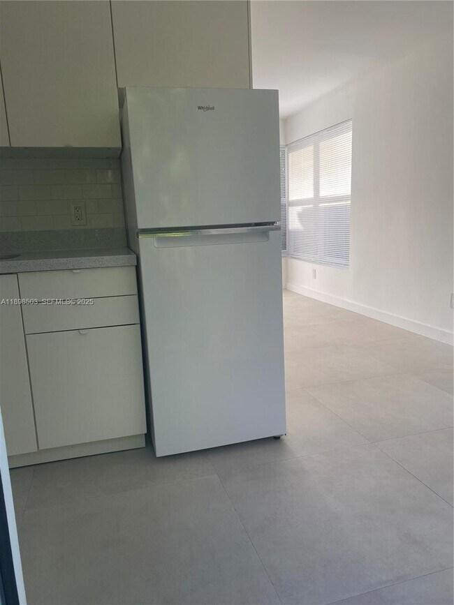 Photo - 2011 NE 167th St Unit 6