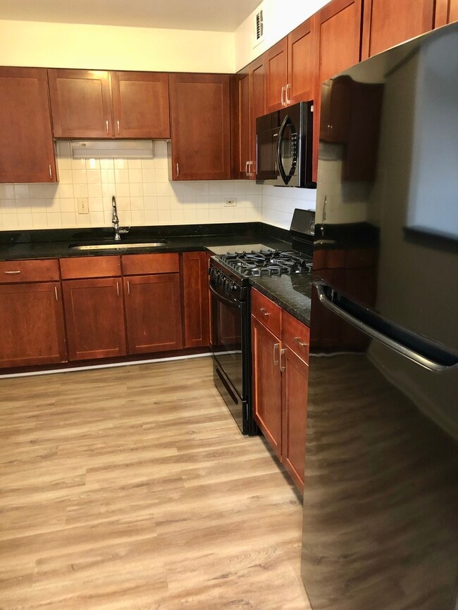 Photo - 7334 N Ridge Apartments