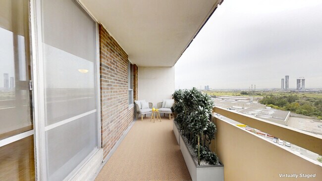 Photo - 4001 Steeles Ave W