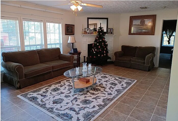 Photo - 438 Dickson Rd