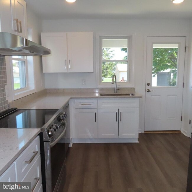 Photo - 228 Rowe Ave