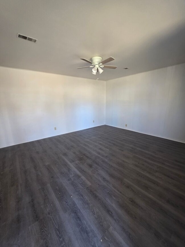 Building Photo - LIMITED TIME**NO APPLICATION FEE**1/2 OFF DEPOSIT**