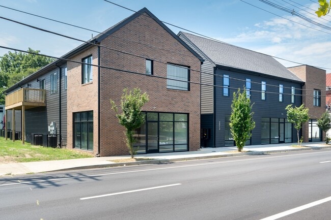 Building Photo - 2510 Portland Ave Unit 206