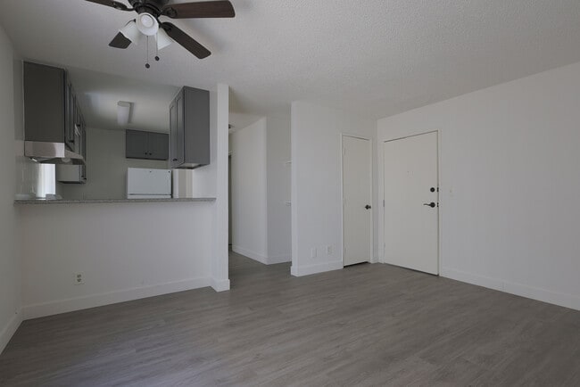 Photo - 943 Elden Ave