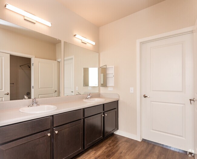4BR, 2BA - 1433SF Bathroom