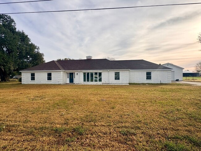 Building Photo - 5839 Kingsbury Ln