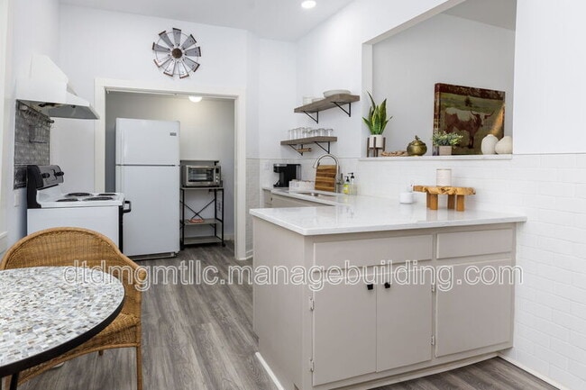 Photo - 110 E Craig Pl Unidad 3