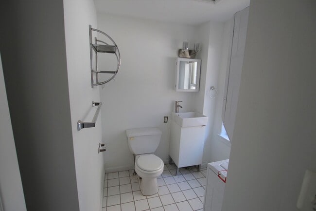 Photo - 2004 Chestnut St Unit 3R