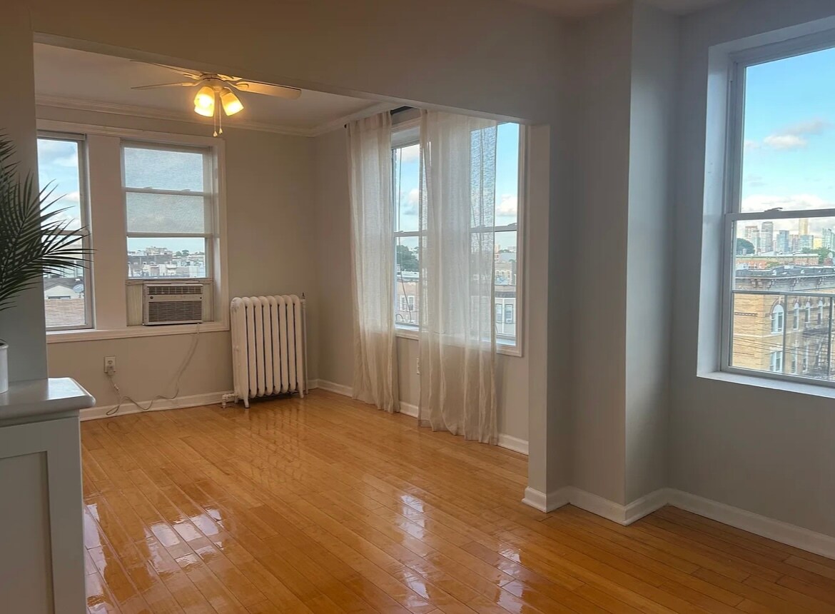 Photo - 201 45th St Unit E2